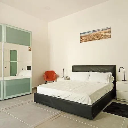 Franceschina Recently Renovated, Right In The Center Neapel